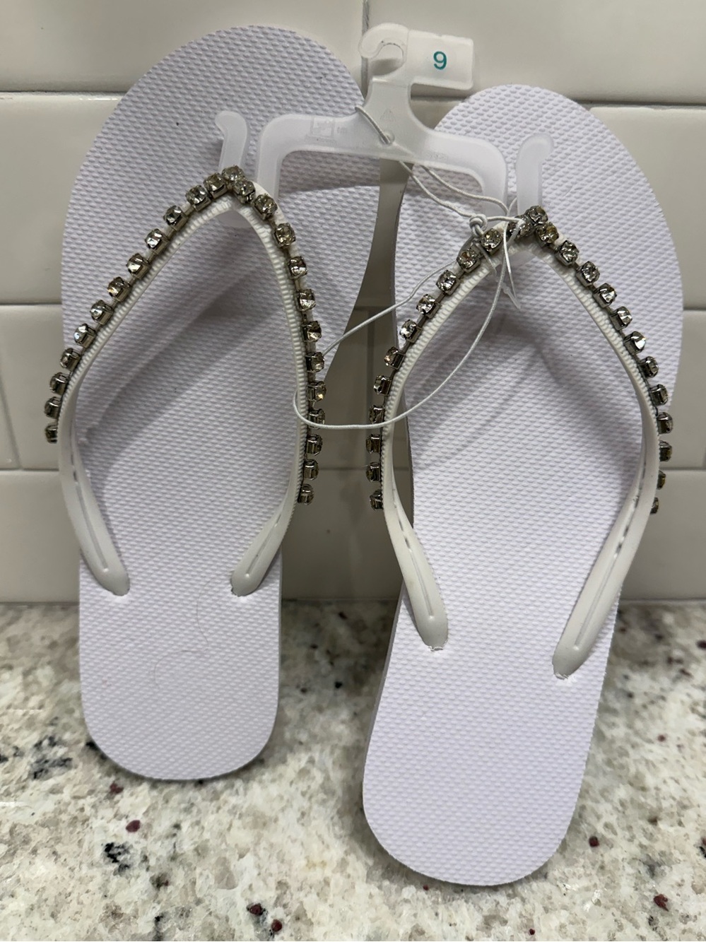 Women’s White Rhinestone Flip Flop Sandals - Elegant Beach & Casual Size 9 NWOT